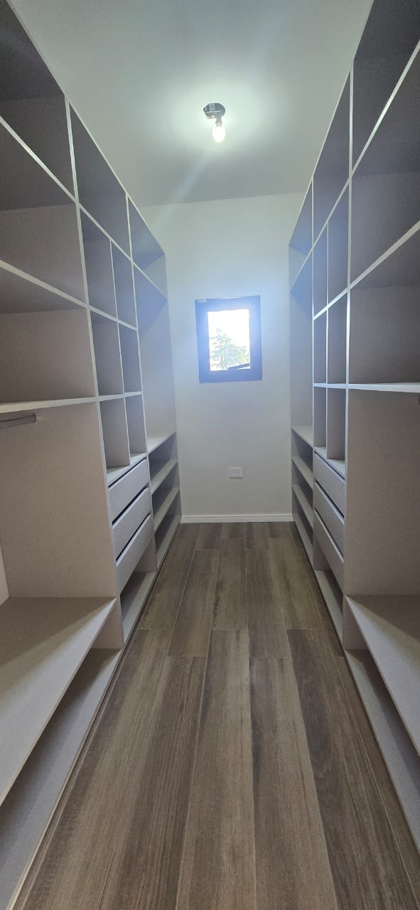 CASA MINIMALISTA EN COUNTRY CLUB CHUMAMAYA | MERLO