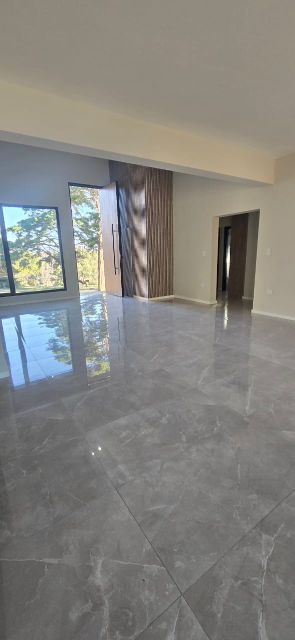 CASA MINIMALISTA EN COUNTRY CLUB CHUMAMAYA | MERLO