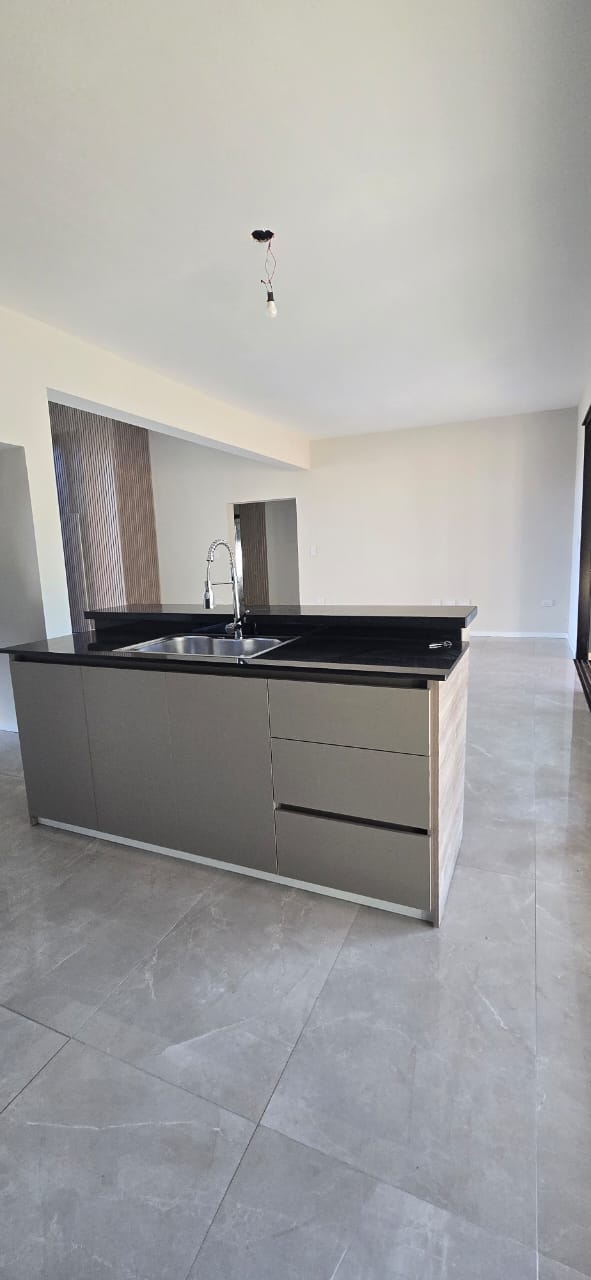 CASA MINIMALISTA EN COUNTRY CLUB CHUMAMAYA | MERLO