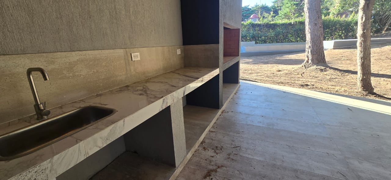 CASA MINIMALISTA EN COUNTRY CLUB CHUMAMAYA | MERLO