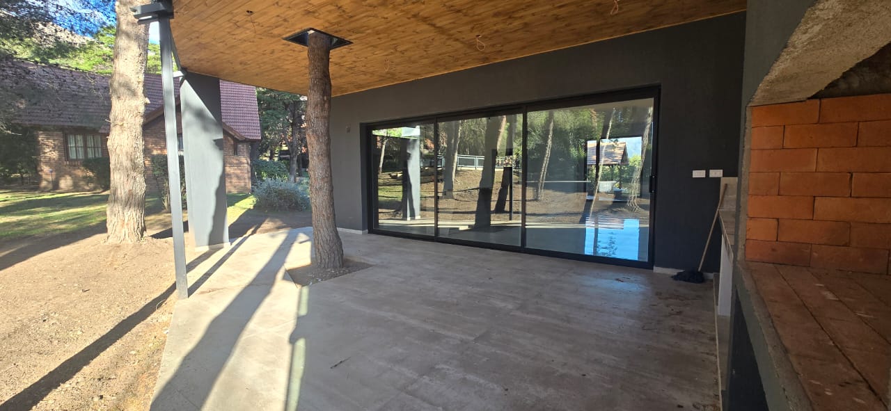 CASA MINIMALISTA EN COUNTRY CLUB CHUMAMAYA | MERLO