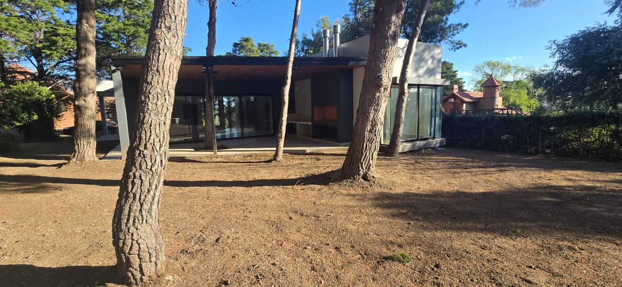 CASA MINIMALISTA EN COUNTRY CLUB CHUMAMAYA | MERLO