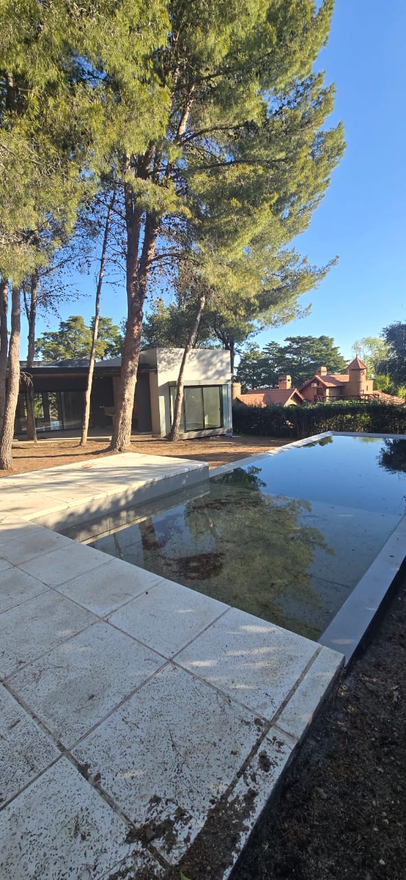 CASA MINIMALISTA EN COUNTRY CLUB CHUMAMAYA | MERLO