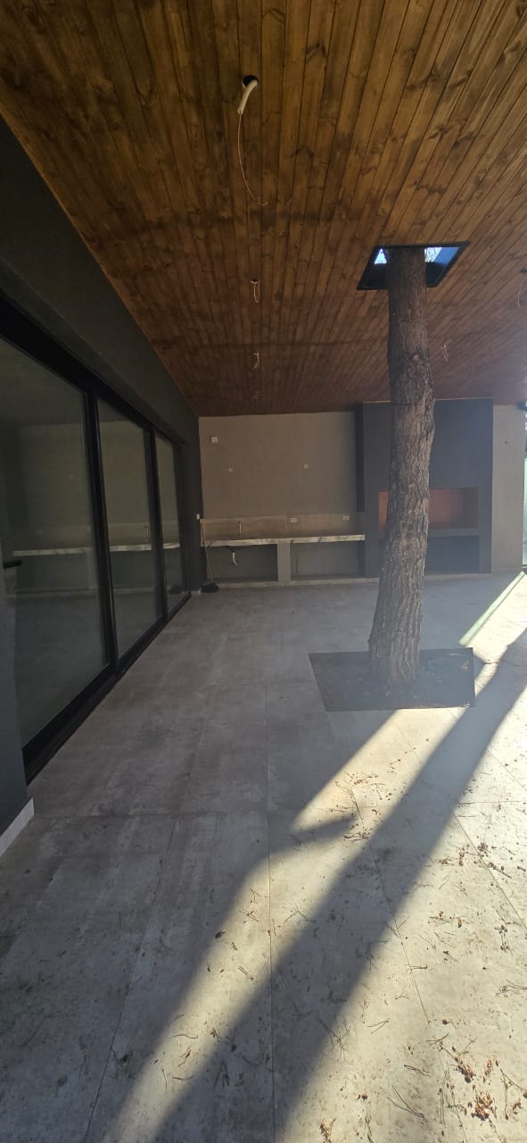 CASA MINIMALISTA EN COUNTRY CLUB CHUMAMAYA | MERLO