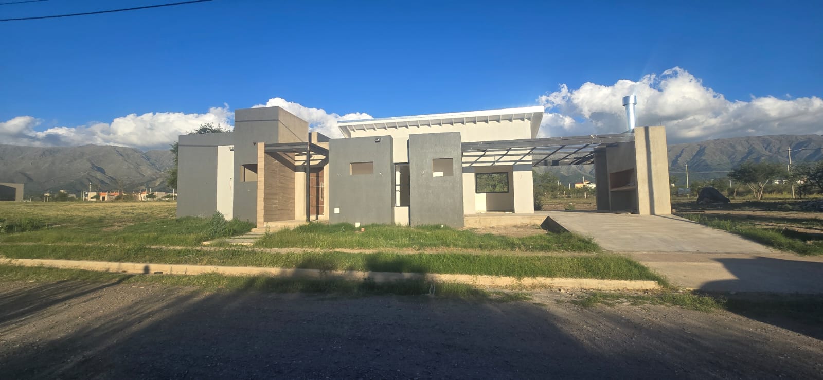 INCREIBLE CASA MINIMALISTA EN LA ARBOLADA | MERLO