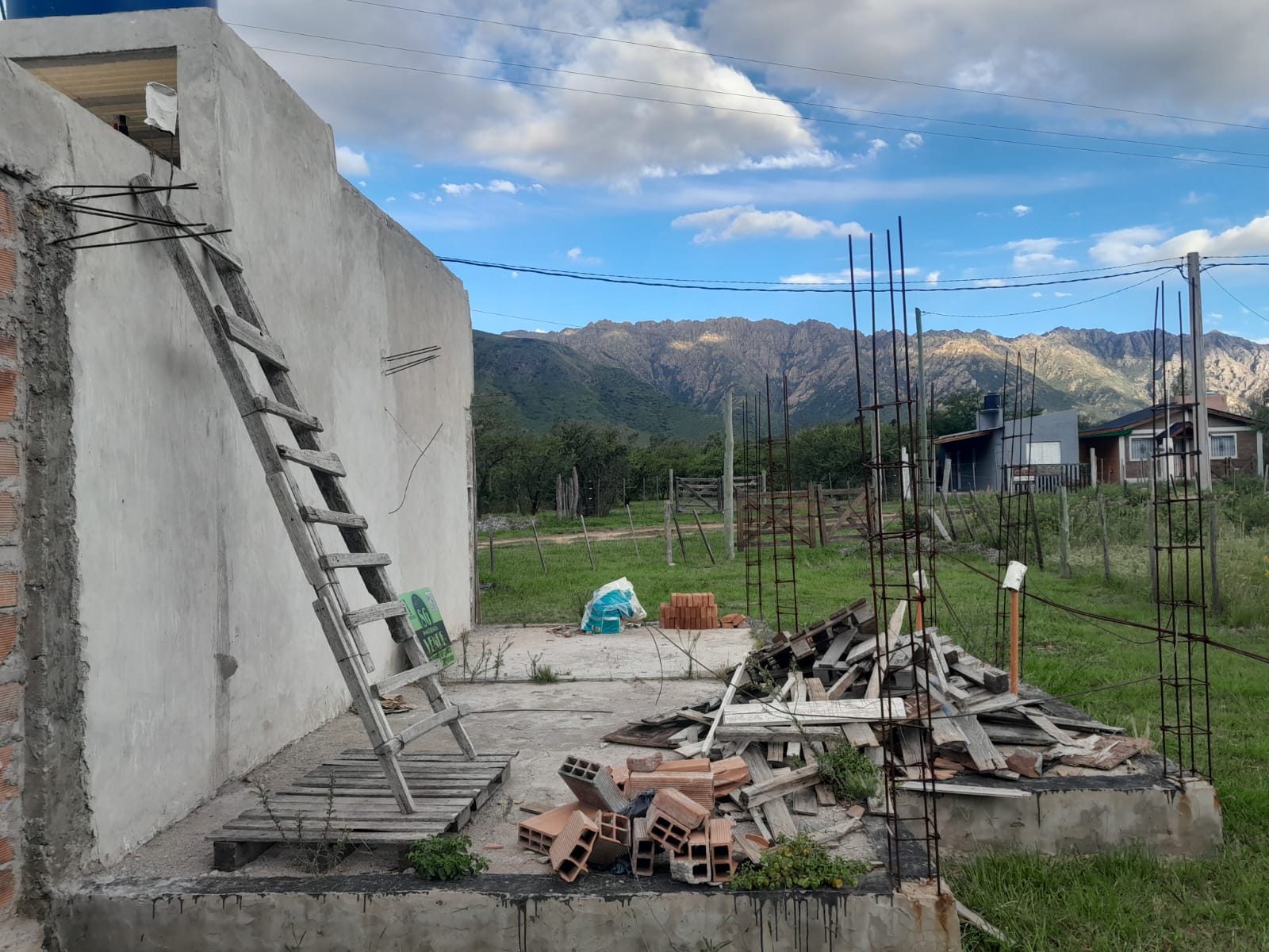 OPORTUNIDAD CASA A TERMINAR EN CORTADERAS