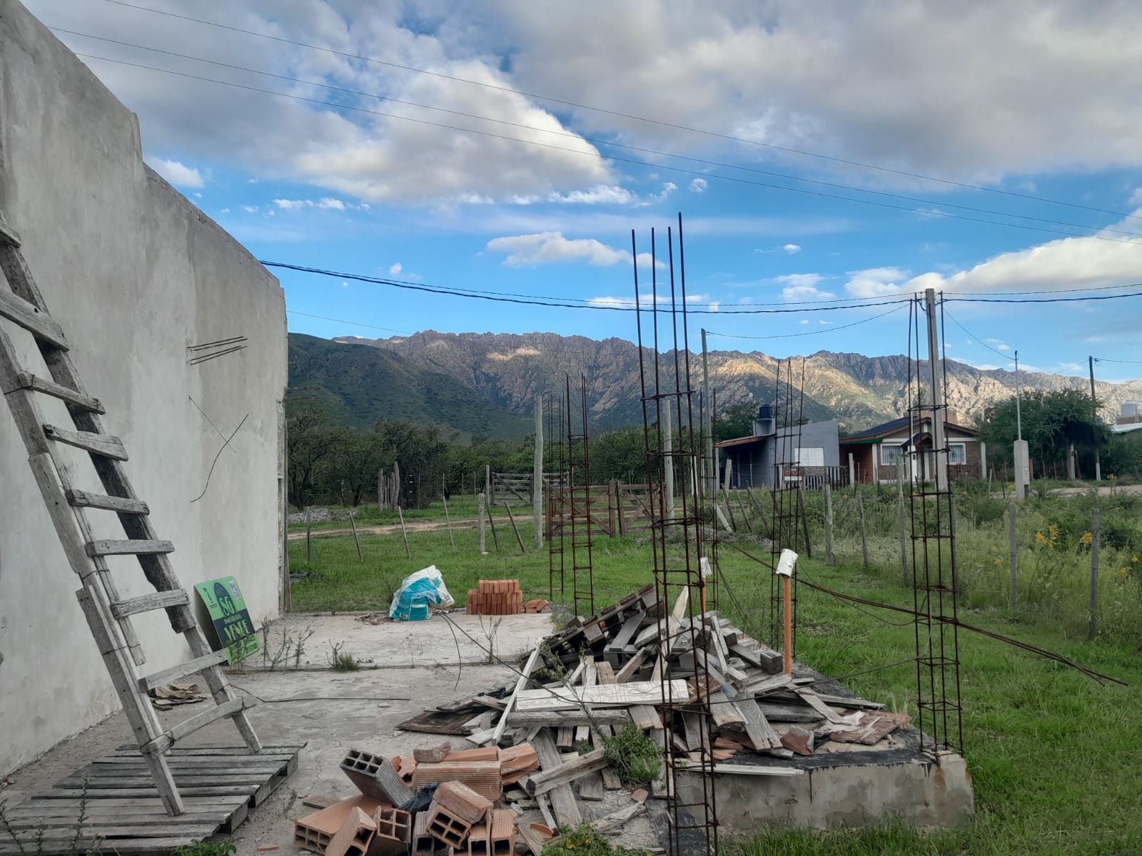 OPORTUNIDAD CASA A TERMINAR EN CORTADERAS