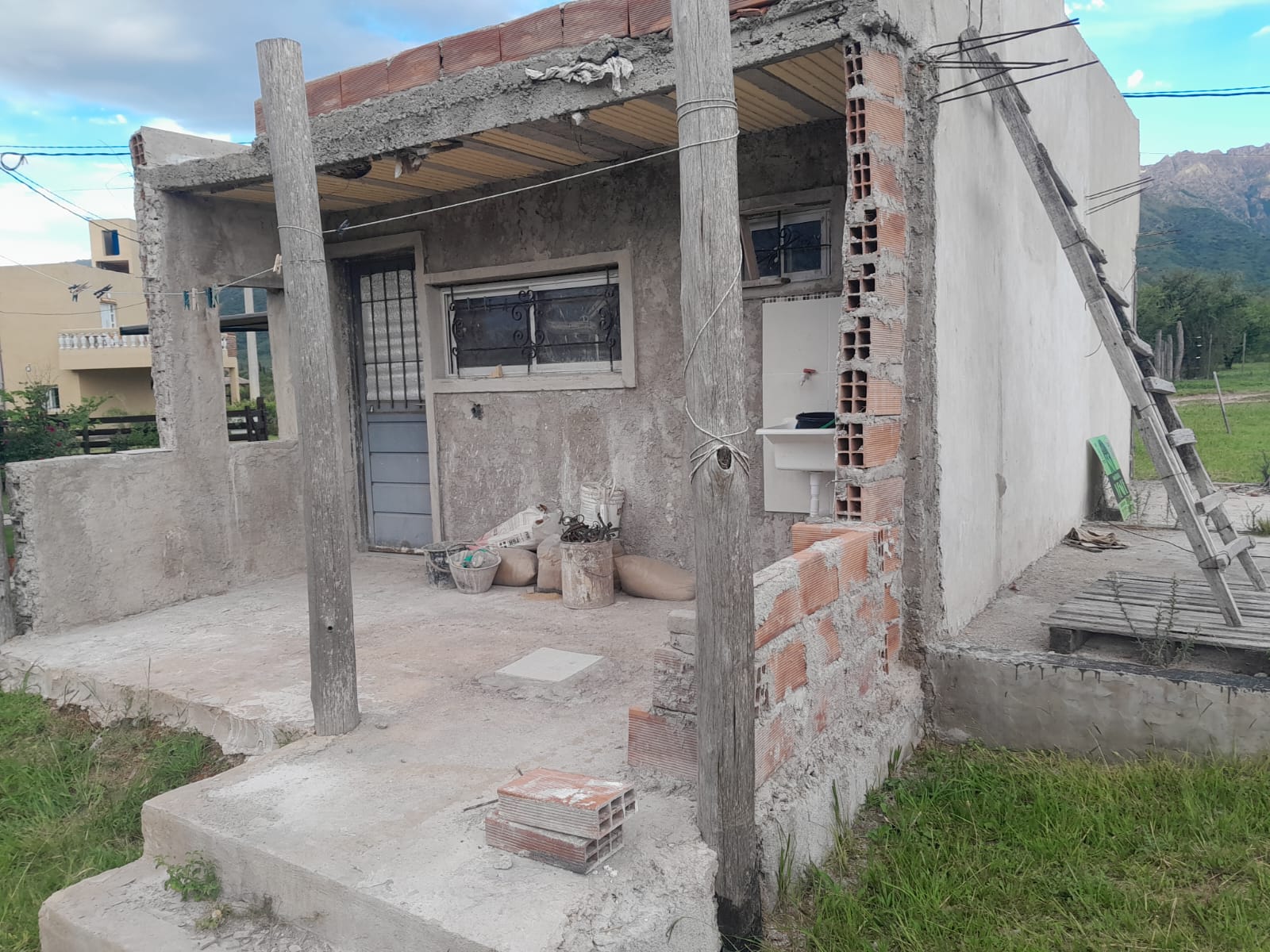 OPORTUNIDAD CASA A TERMINAR EN CORTADERAS