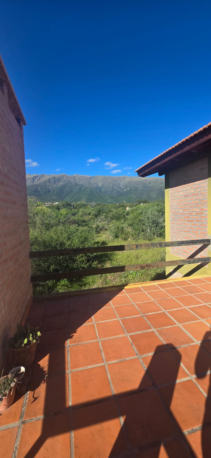 CASA CON HERMOSA VISTA EN CARPINTERIA