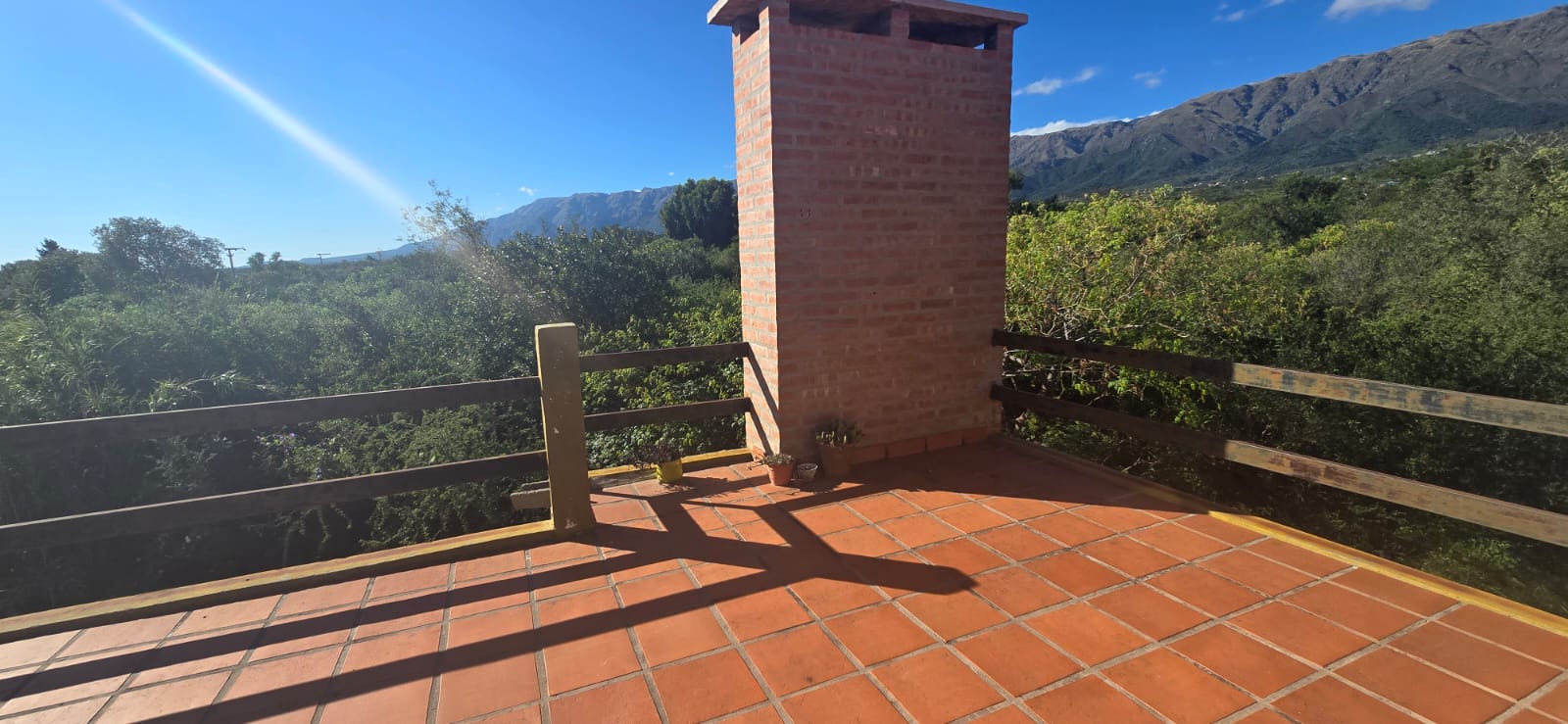 CASA CON HERMOSA VISTA EN CARPINTERIA