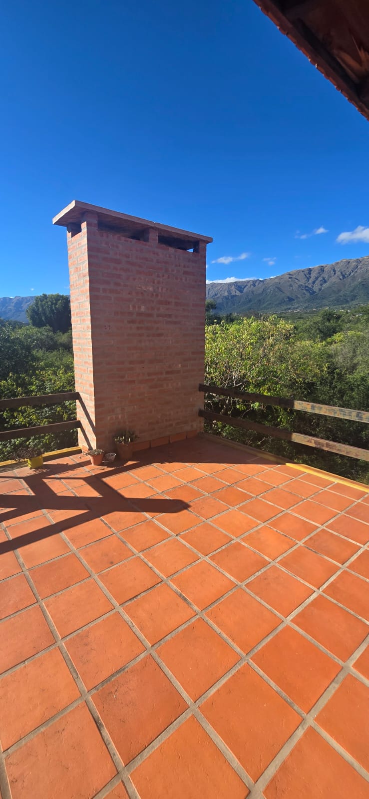 CASA CON HERMOSA VISTA EN CARPINTERIA