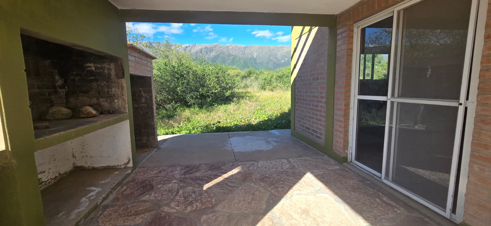 CASA CON HERMOSA VISTA EN CARPINTERIA