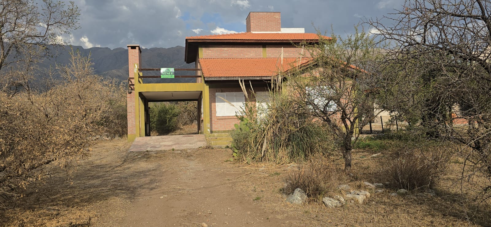 CASA CON HERMOSA VISTA EN CARPINTERIA