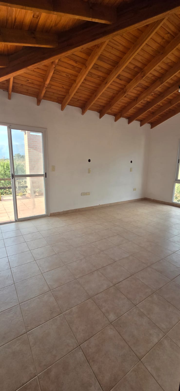 CASA CON HERMOSA VISTA EN CARPINTERIA