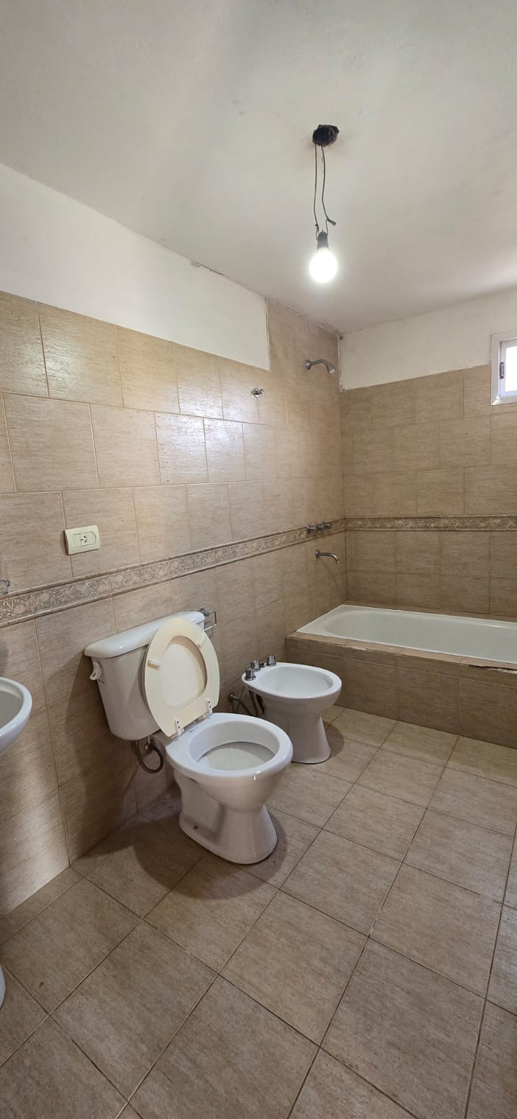 CASA CON HERMOSA VISTA EN CARPINTERIA