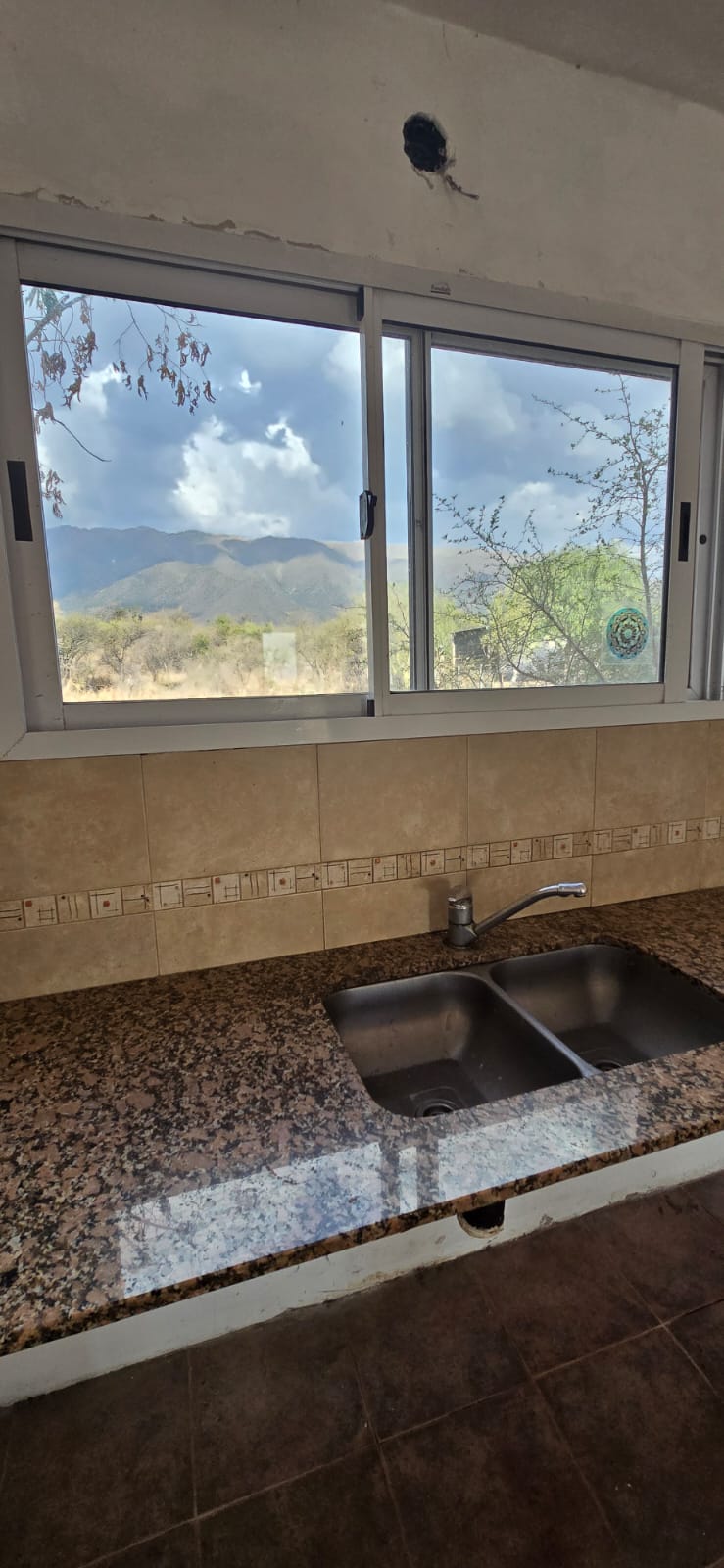 CASA CON HERMOSA VISTA EN CARPINTERIA