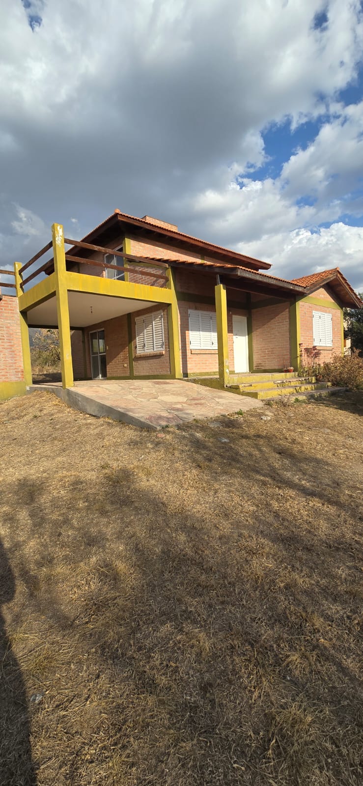 CASA CON HERMOSA VISTA EN CARPINTERIA
