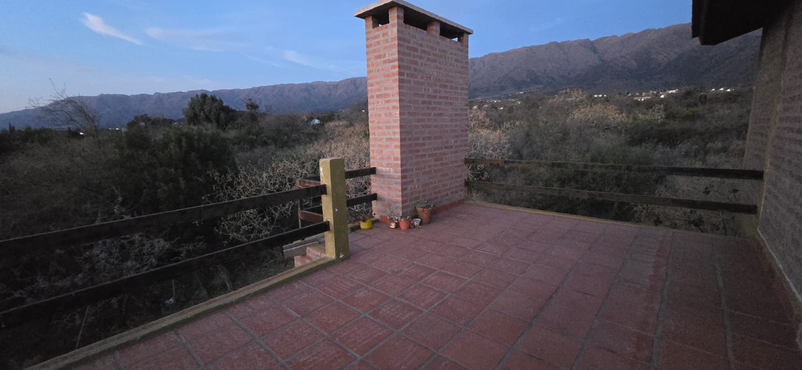 CASA CON HERMOSA VISTA EN CARPINTERIA