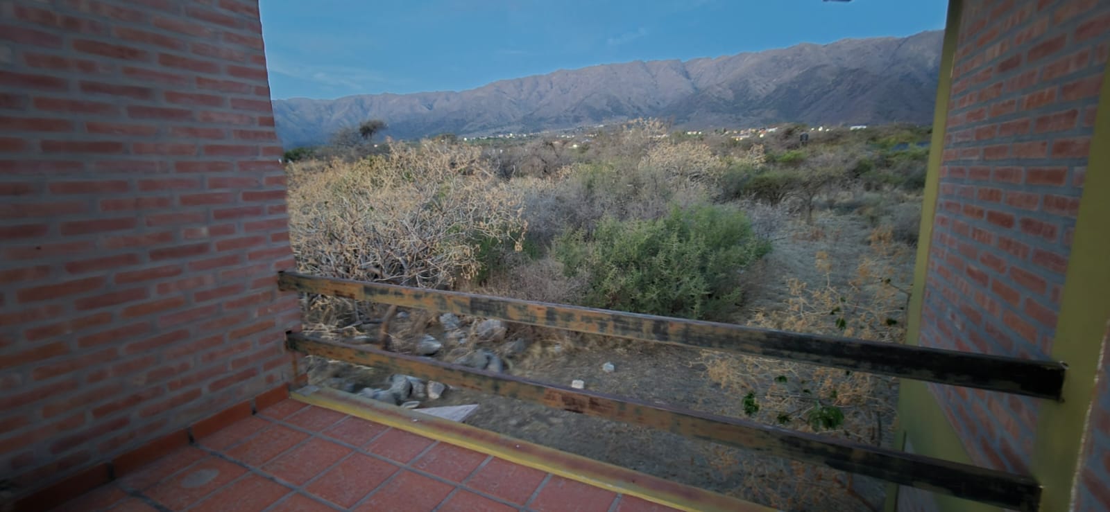 CASA CON HERMOSA VISTA EN CARPINTERIA
