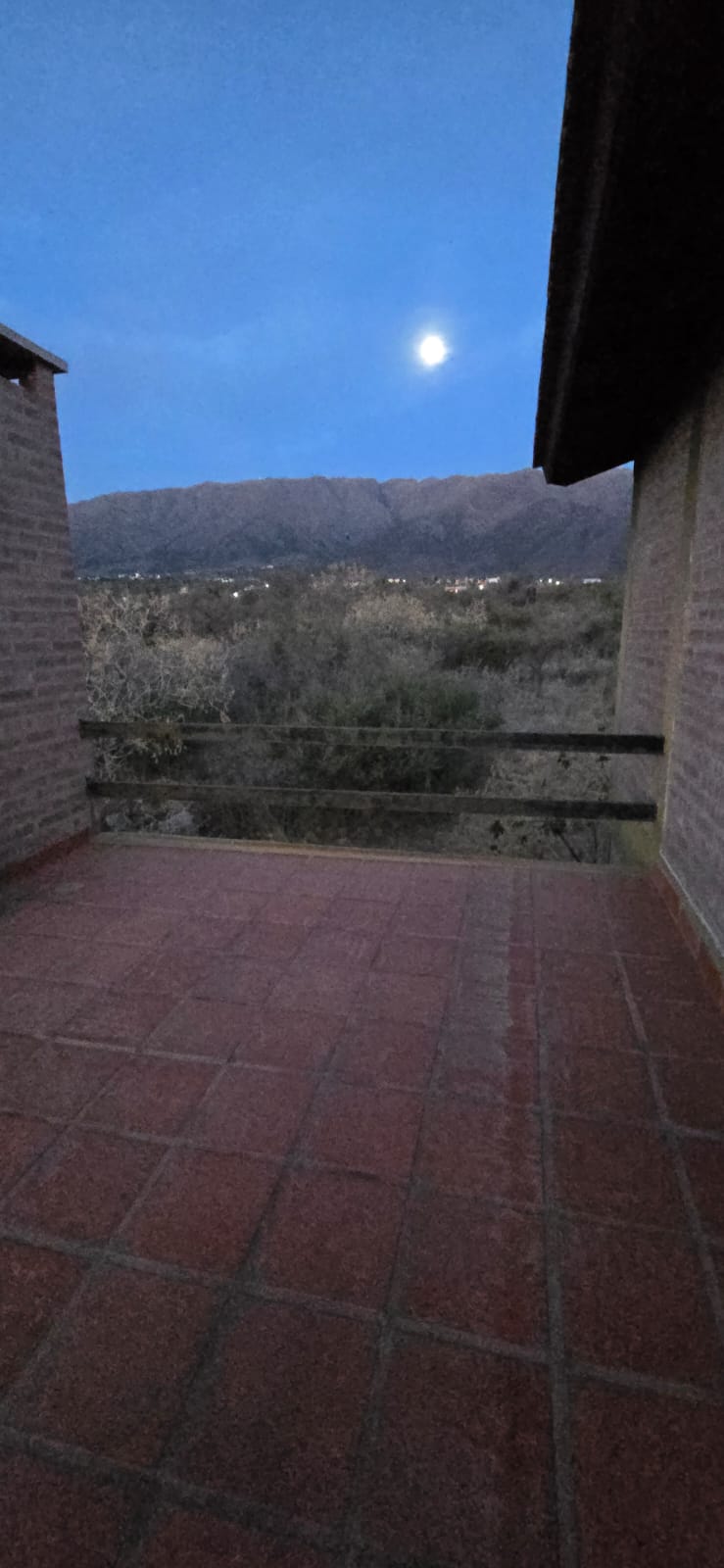 CASA CON HERMOSA VISTA EN CARPINTERIA