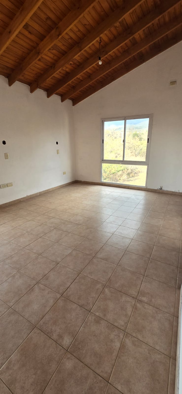 CASA CON HERMOSA VISTA EN CARPINTERIA