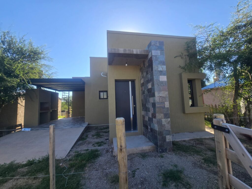 CASA MINIMALISTA A ESTRENAR | MERLO