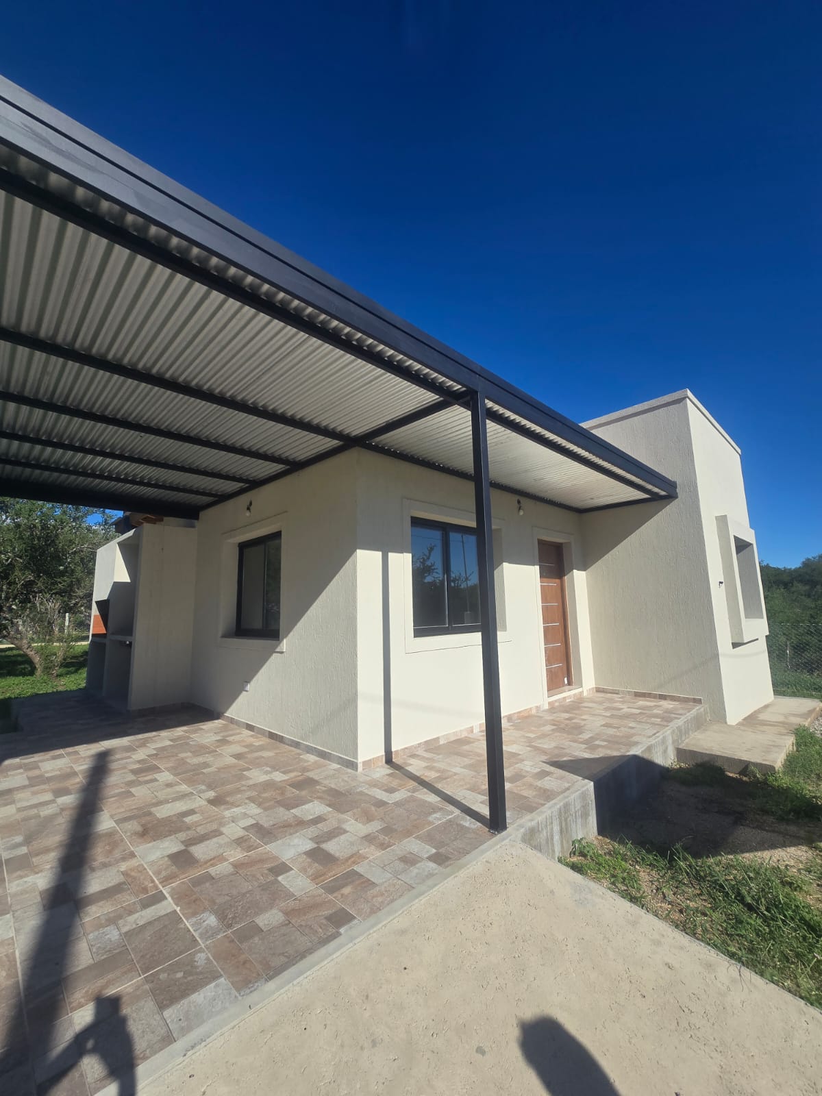 CASA MINIMALISTA A ESTRENAR | MERLO