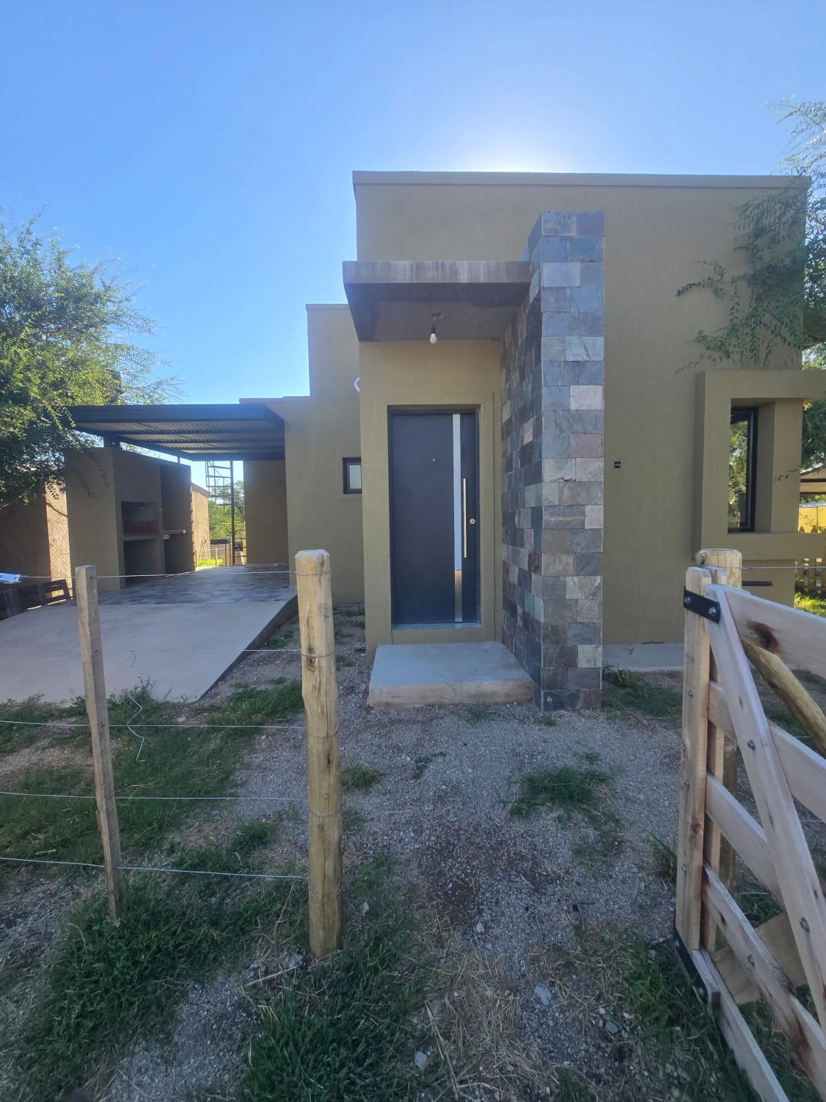 CASA MINIMALISTA A ESTRENAR | MERLO