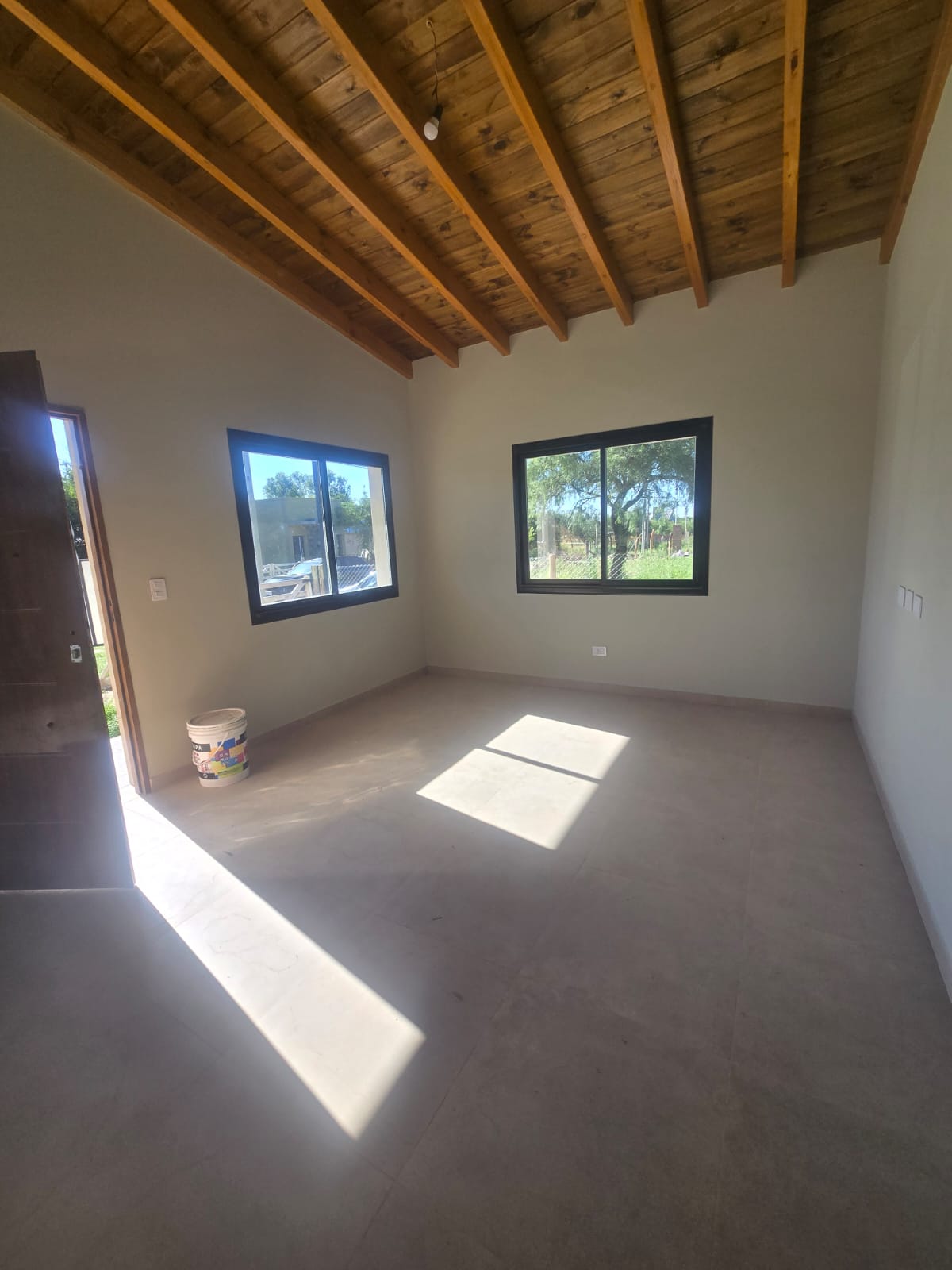 CASA MINIMALISTA A ESTRENAR | MERLO