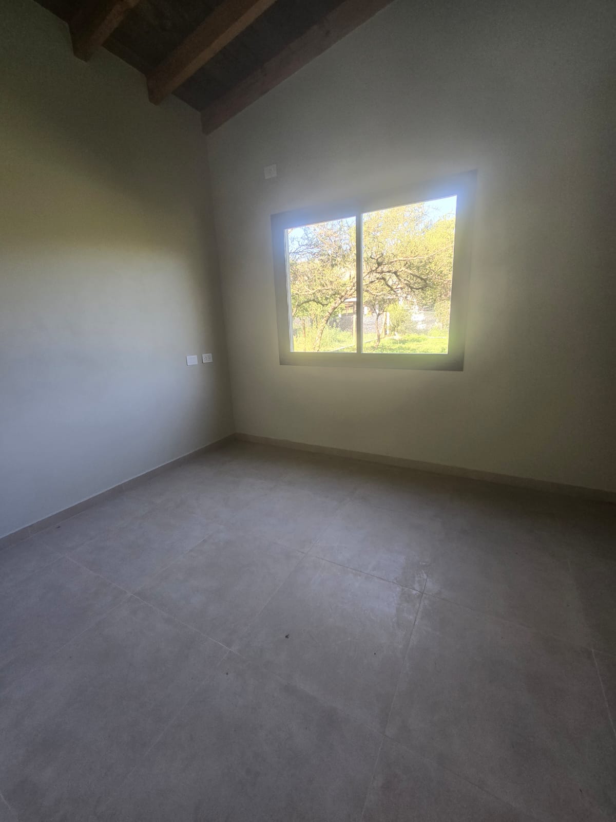 CASA MINIMALISTA A ESTRENAR | MERLO