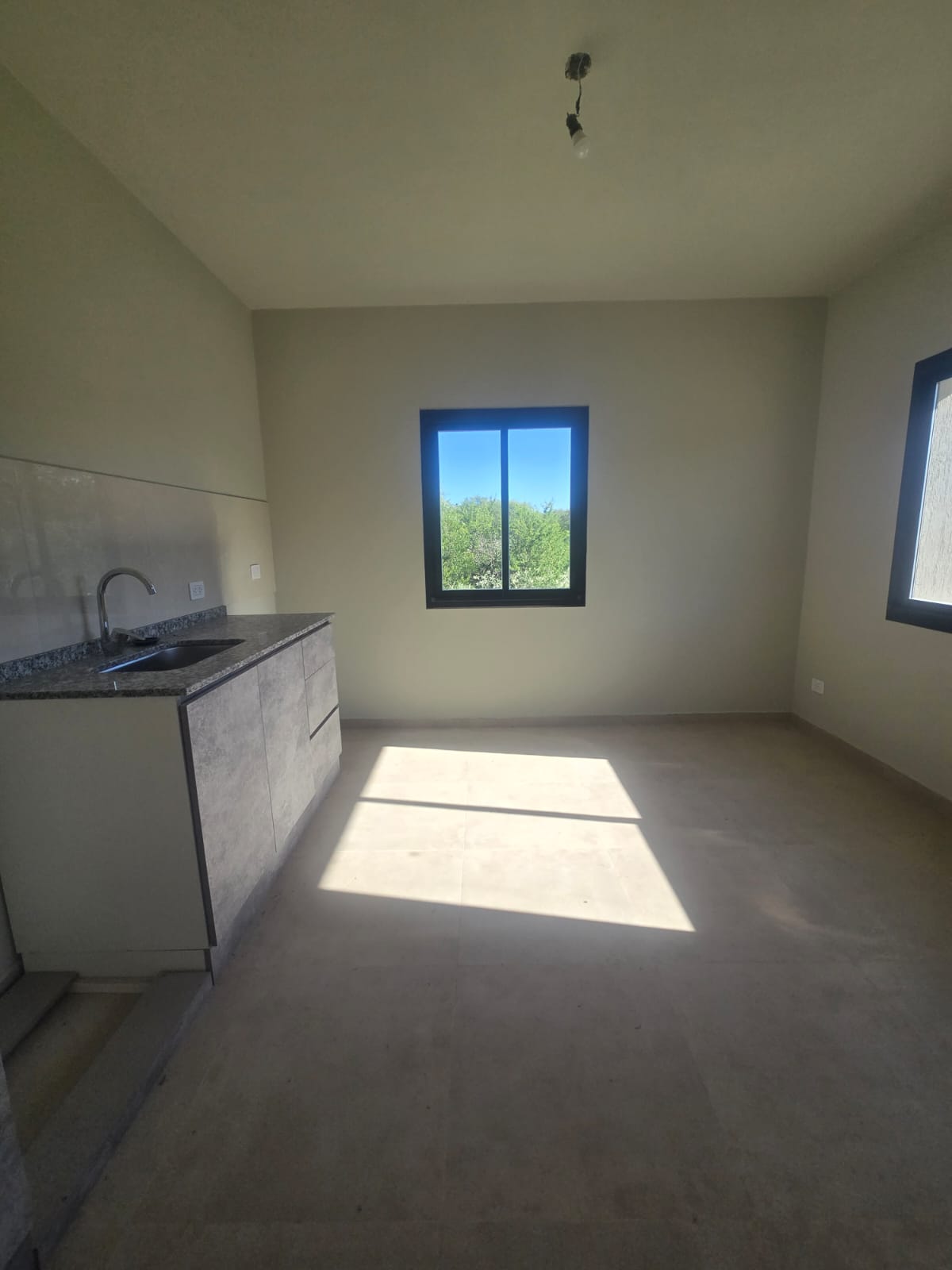 CASA MINIMALISTA A ESTRENAR | MERLO