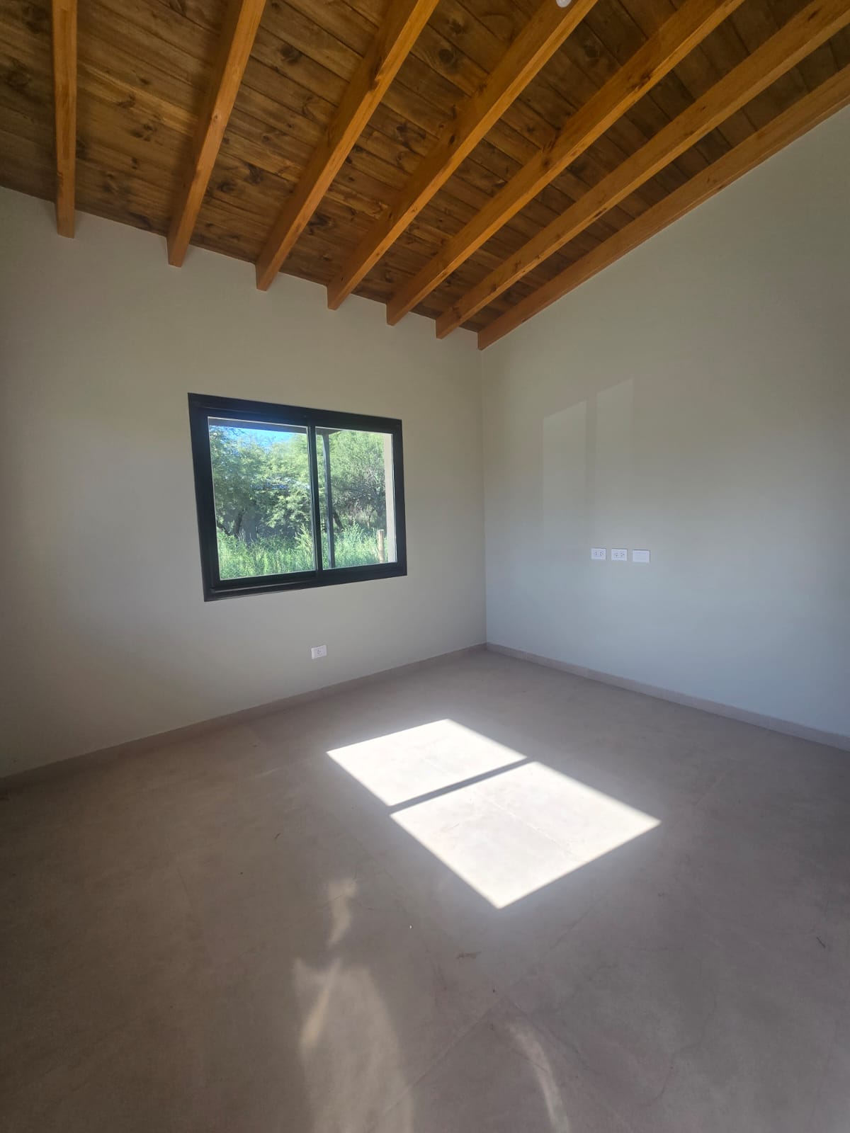 CASA MINIMALISTA A ESTRENAR | MERLO