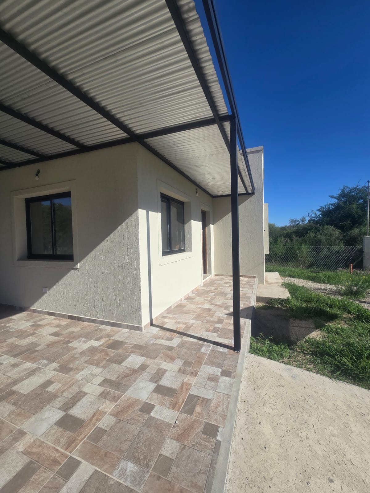 CASA MINIMALISTA A ESTRENAR | MERLO