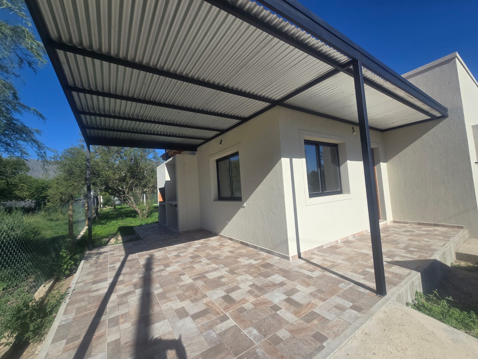 CASA MINIMALISTA A ESTRENAR | MERLO