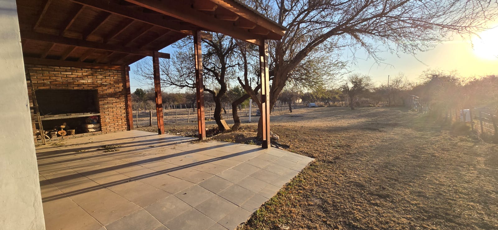 CHALET A METROS DEL ARROYO BENITEZ EN CORTADERAS