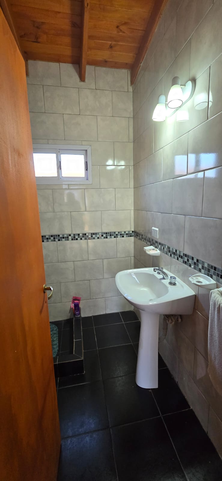 CHALET A METROS DEL ARROYO BENITEZ EN CORTADERAS