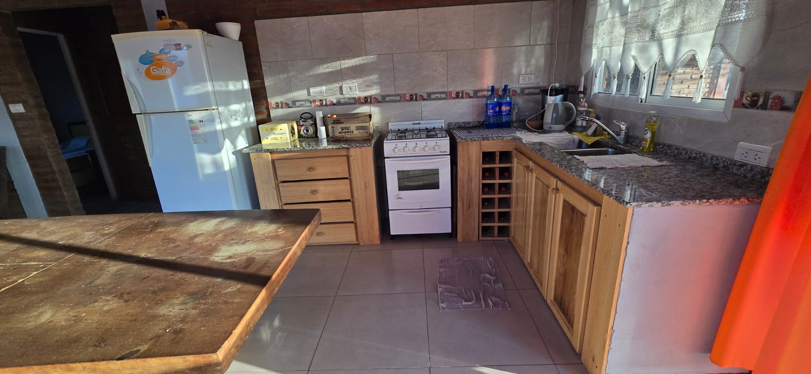 CHALET A METROS DEL ARROYO BENITEZ EN CORTADERAS