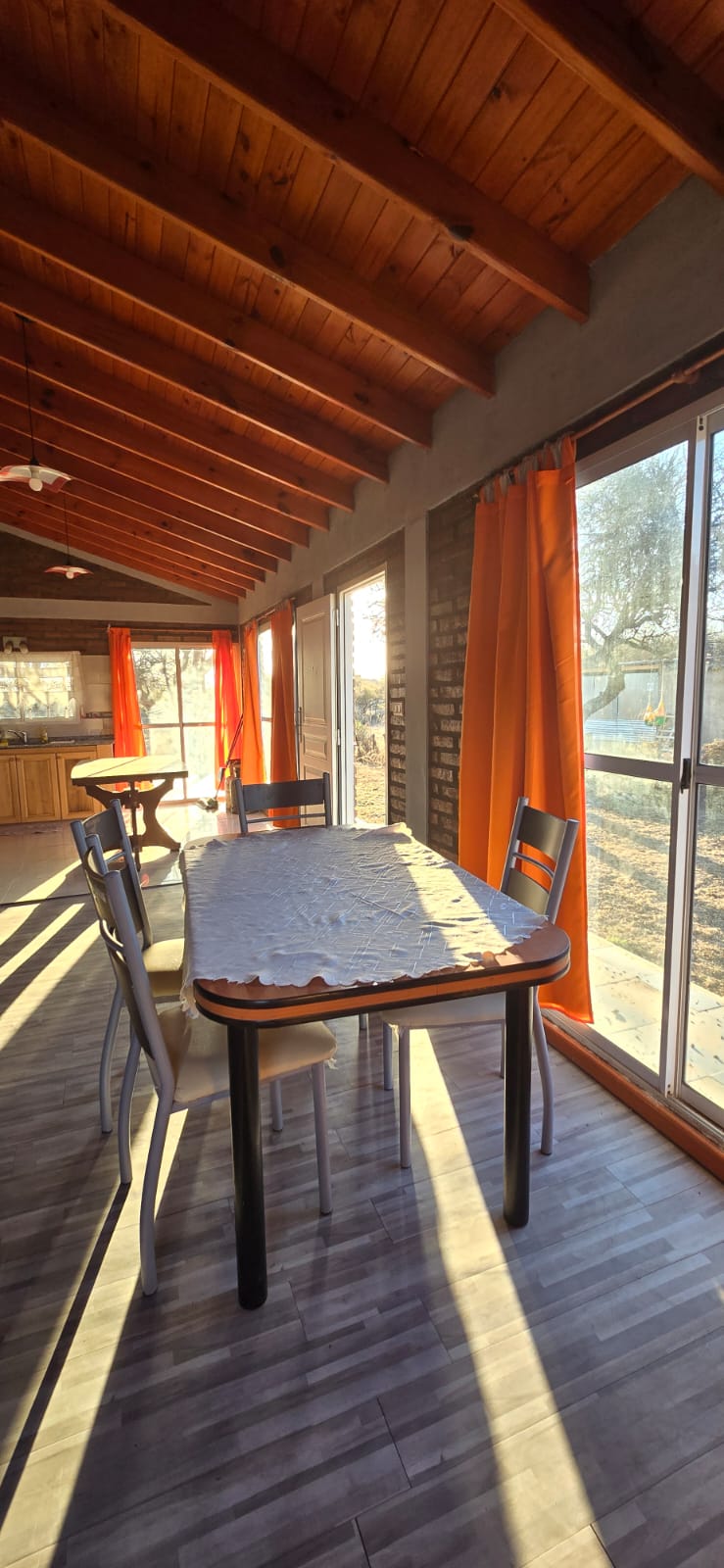 CHALET A METROS DEL ARROYO BENITEZ EN CORTADERAS