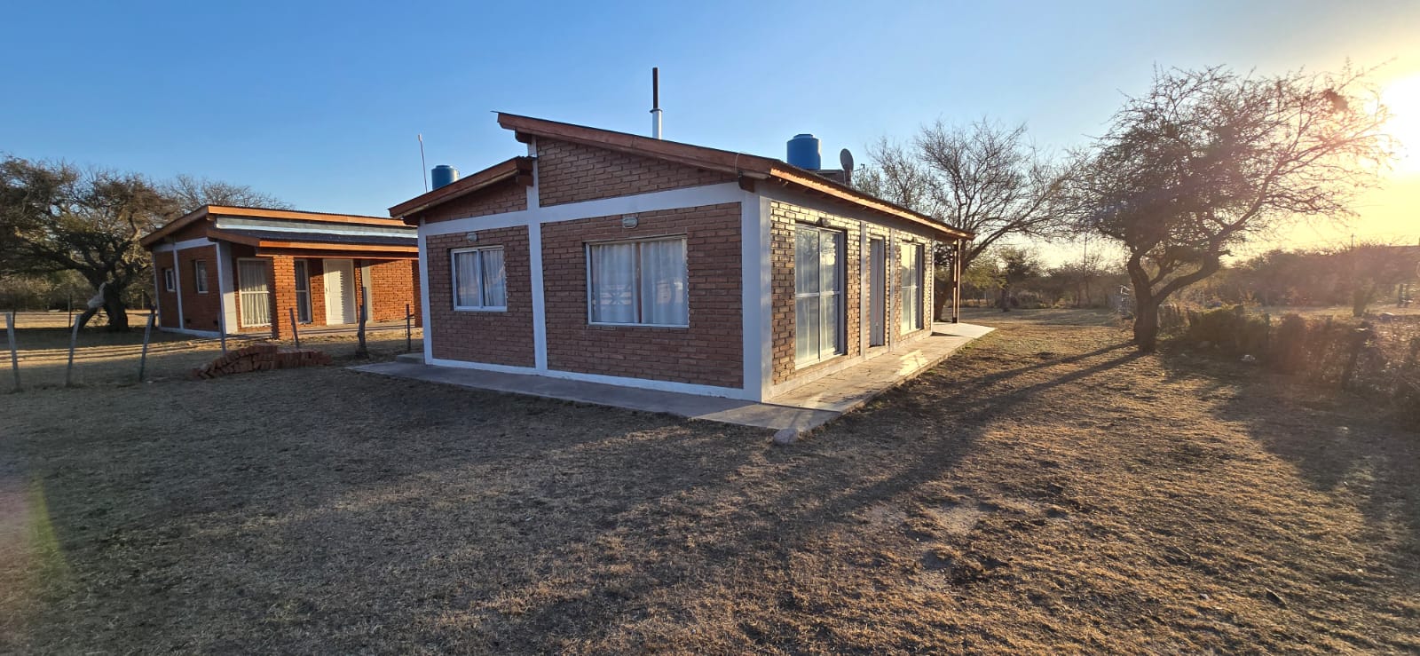 CHALET A METROS DEL ARROYO BENITEZ EN CORTADERAS