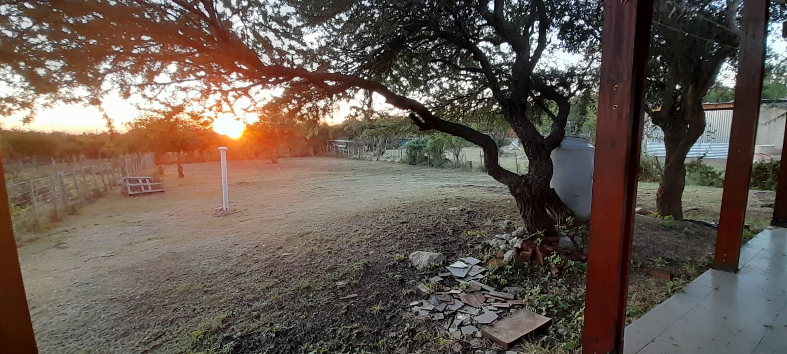 CHALET A METROS DEL ARROYO BENITEZ EN CORTADERAS