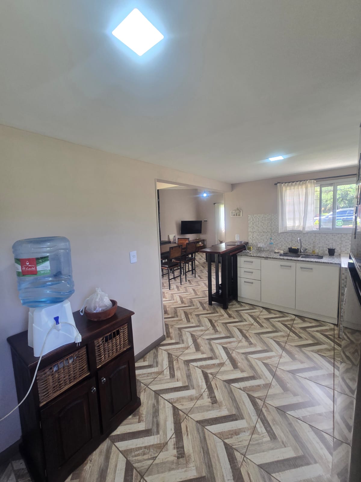 CASA MINIMALISTA AMPLIO PARQUE EN MERLO