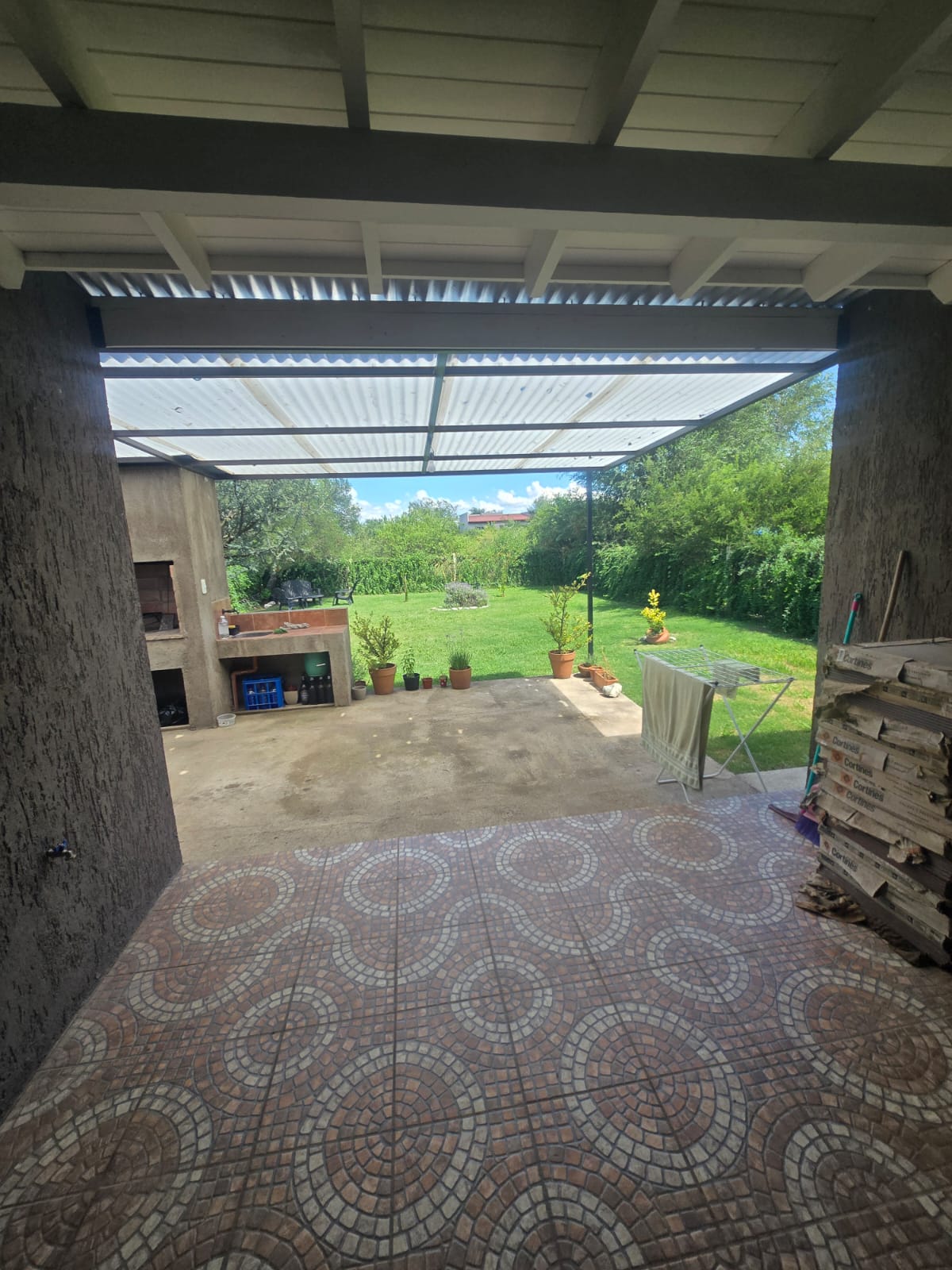 CASA MINIMALISTA AMPLIO PARQUE EN MERLO