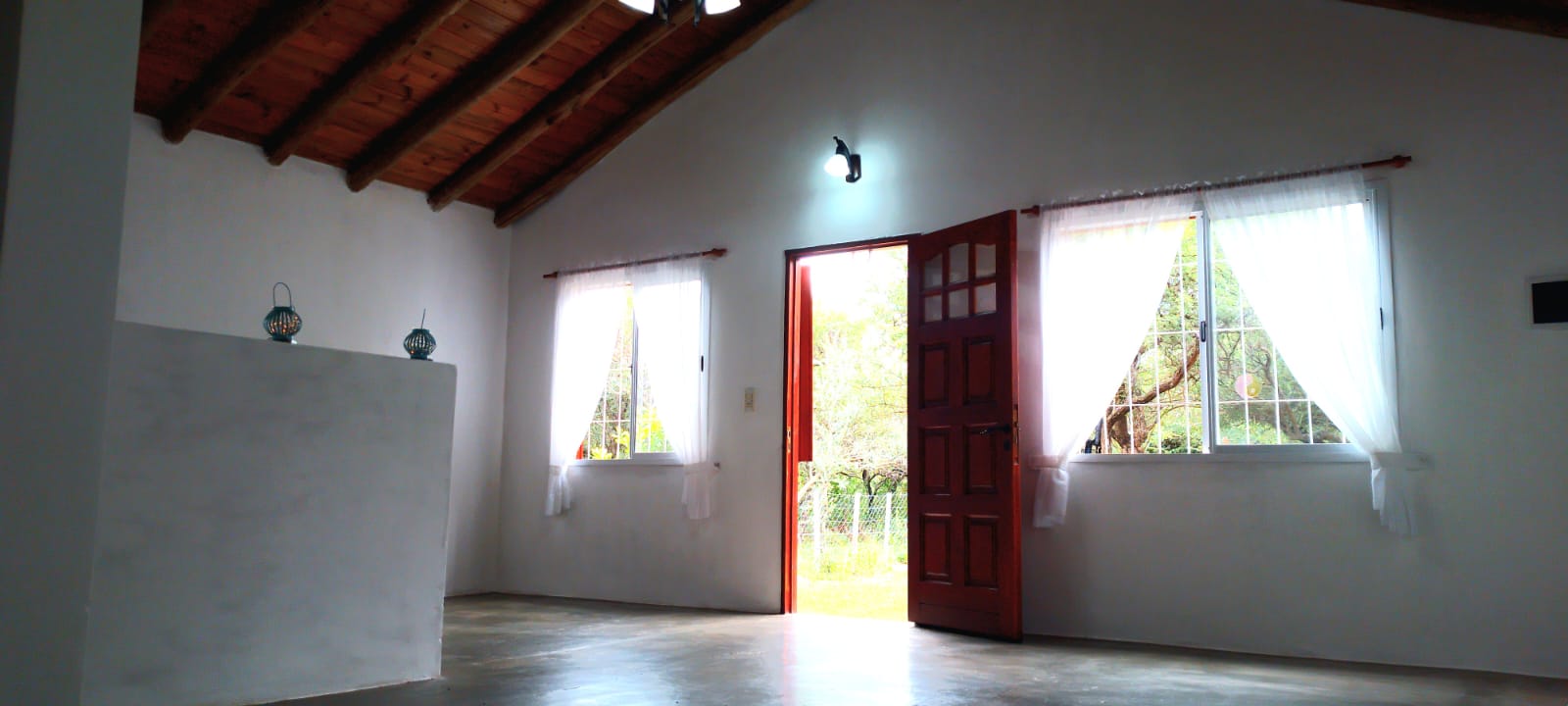 HERMOSA CASA A TRES CUADRAS DE LA PLAZA EN CORTADERAS