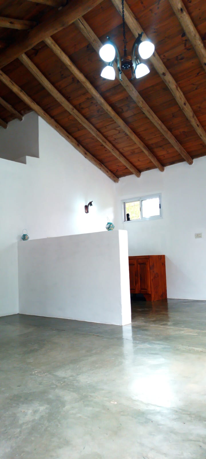 HERMOSA CASA A TRES CUADRAS DE LA PLAZA EN CORTADERAS