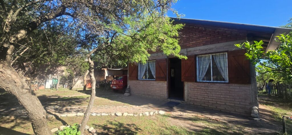 HERMOSA CASA A TRES CUADRAS DE LA PLAZA EN CORTADERAS