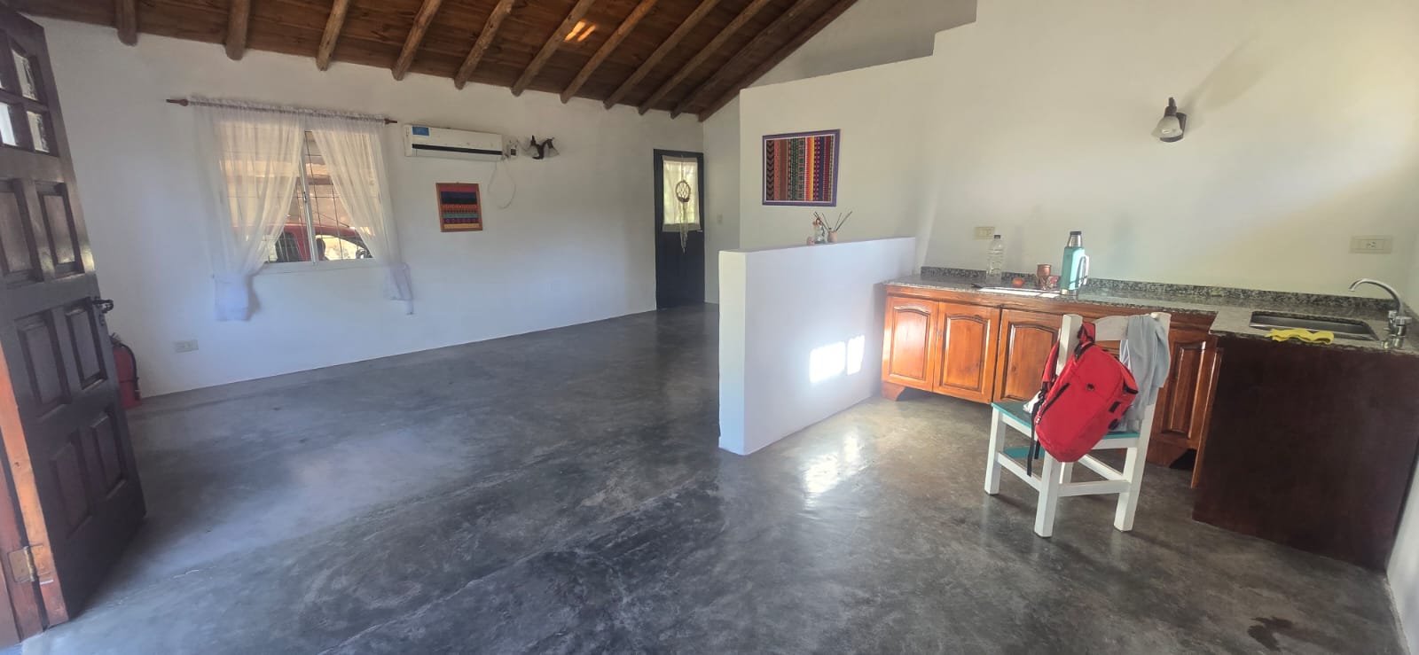 HERMOSA CASA A TRES CUADRAS DE LA PLAZA EN CORTADERAS