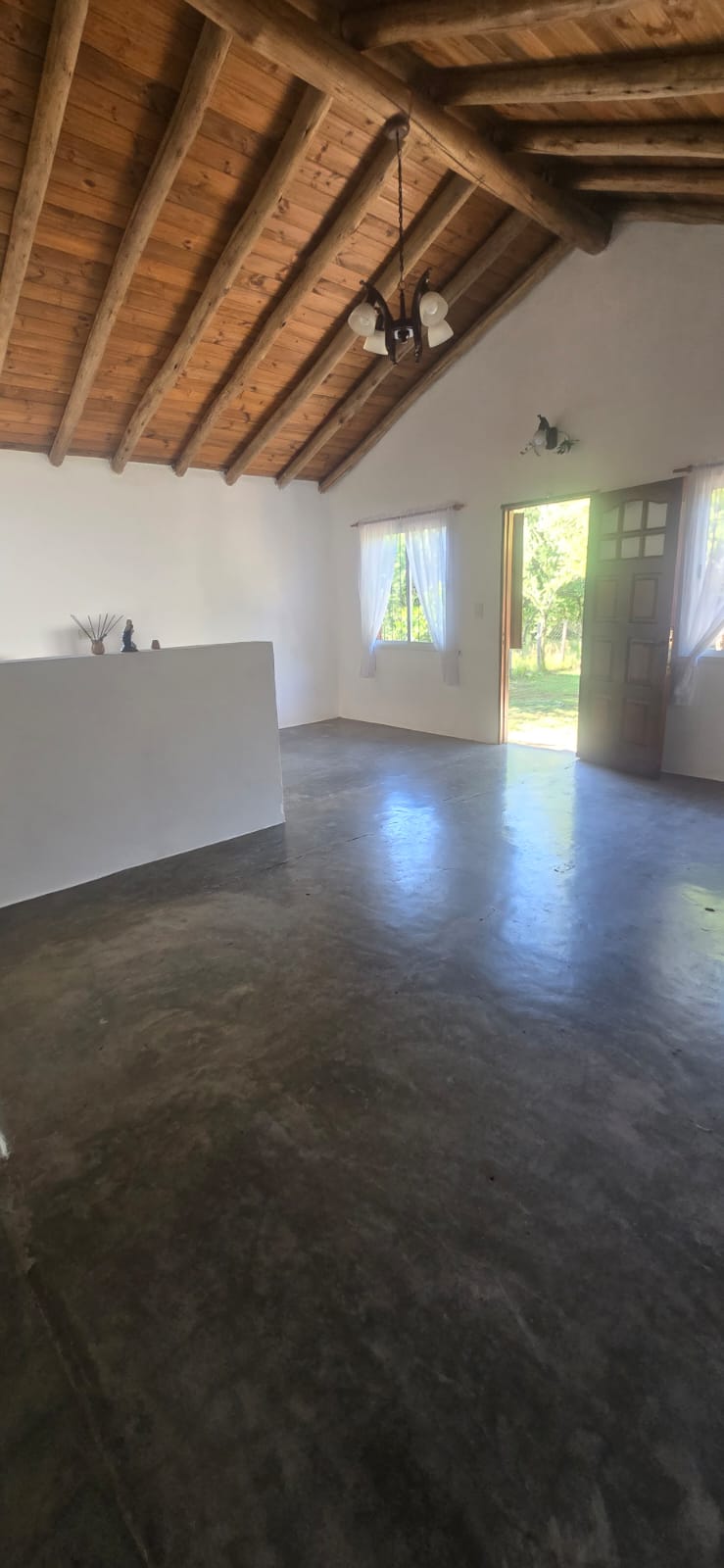 HERMOSA CASA A TRES CUADRAS DE LA PLAZA EN CORTADERAS