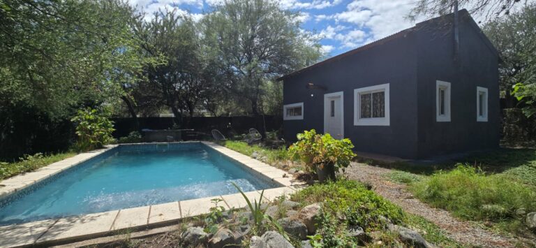 CASA Y DEPARTAMENTO CON PILETA EN CARPINTERIA