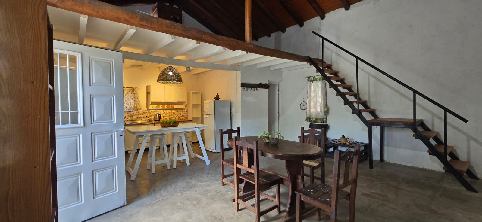 CASA Y DEPARTAMENTO CON PILETA EN CARPINTERIA