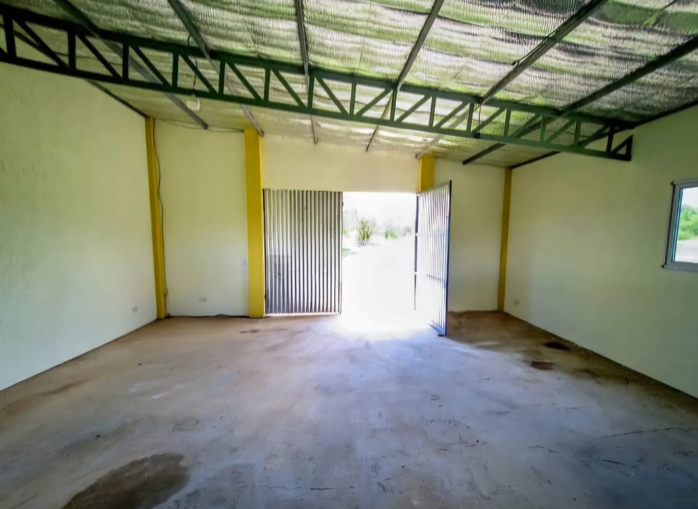 GALPON EN BARRIO UDACHA | CARPINTERIA